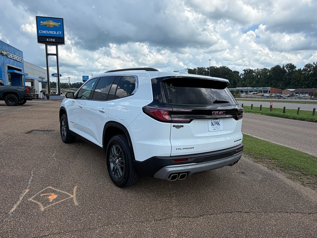 2025 GMC Acadia Elevation