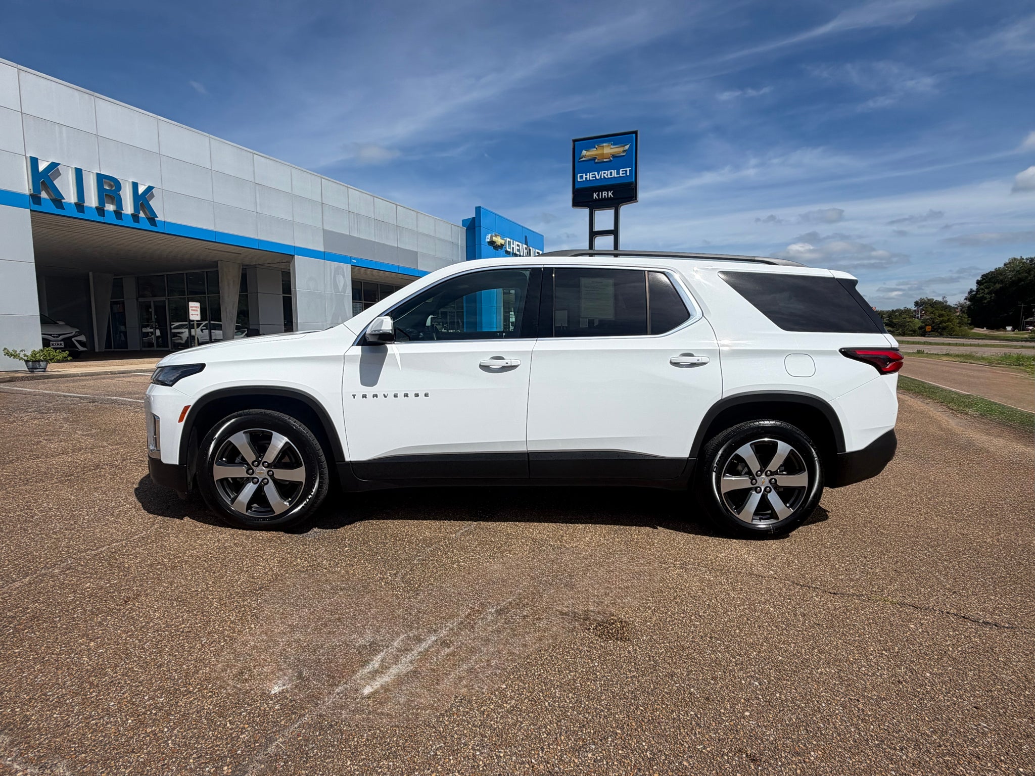 2023 Chevrolet Traverse LT Leather