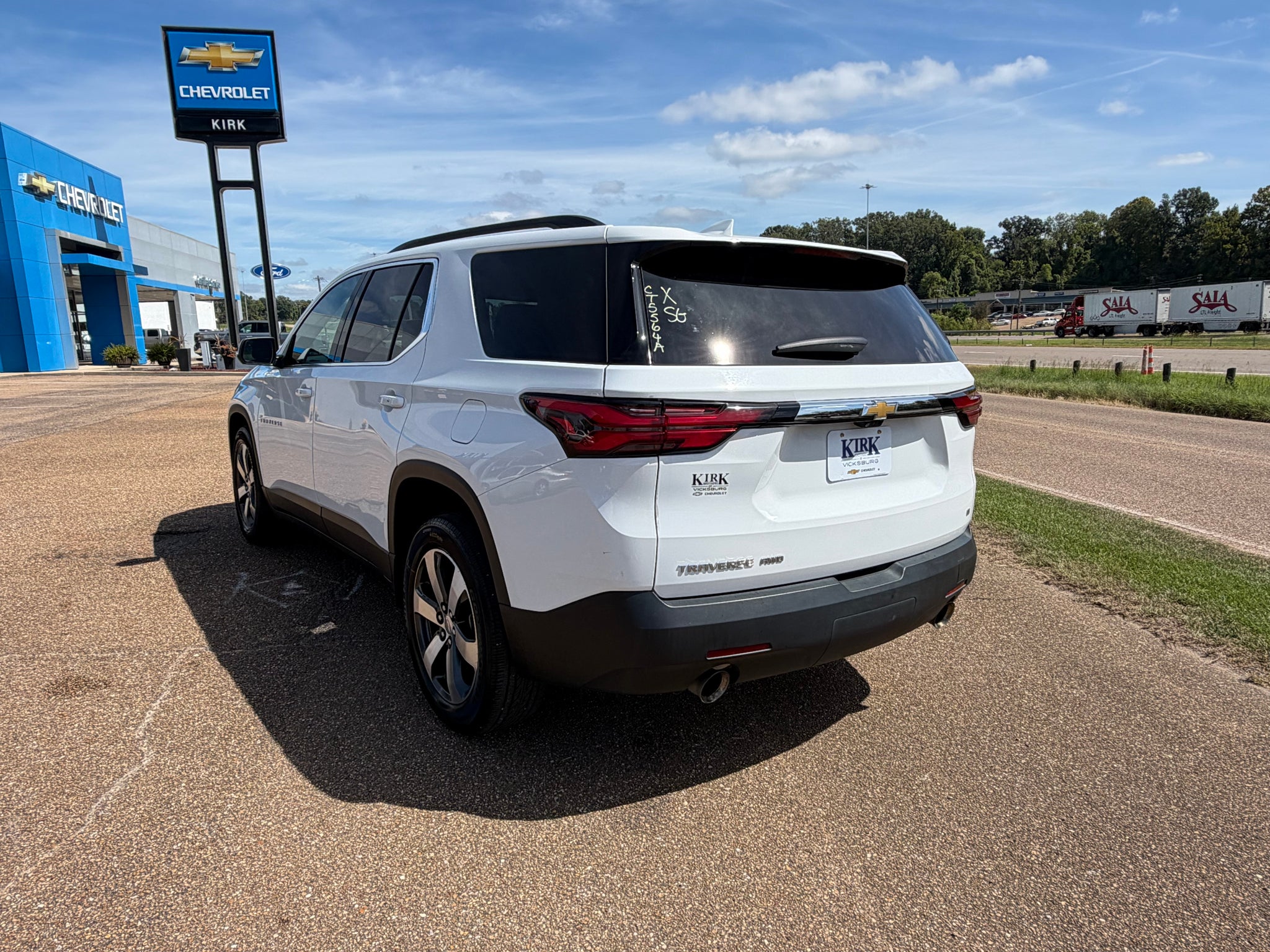 2023 Chevrolet Traverse LT Leather