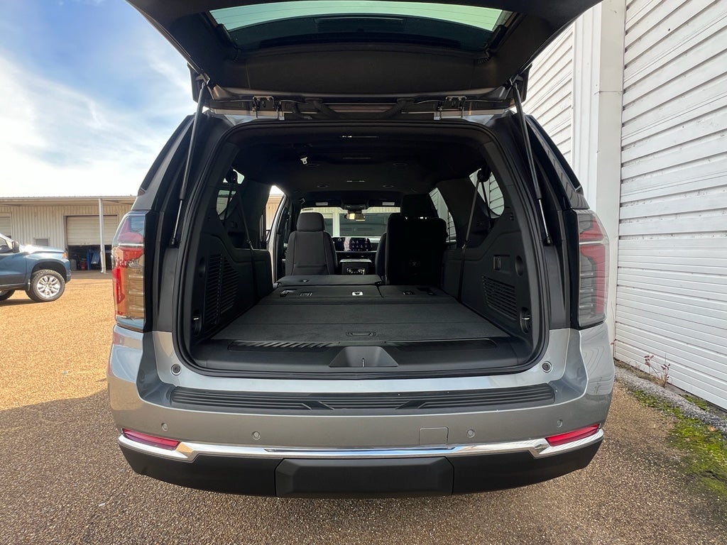 2025 Chevrolet Suburban LS