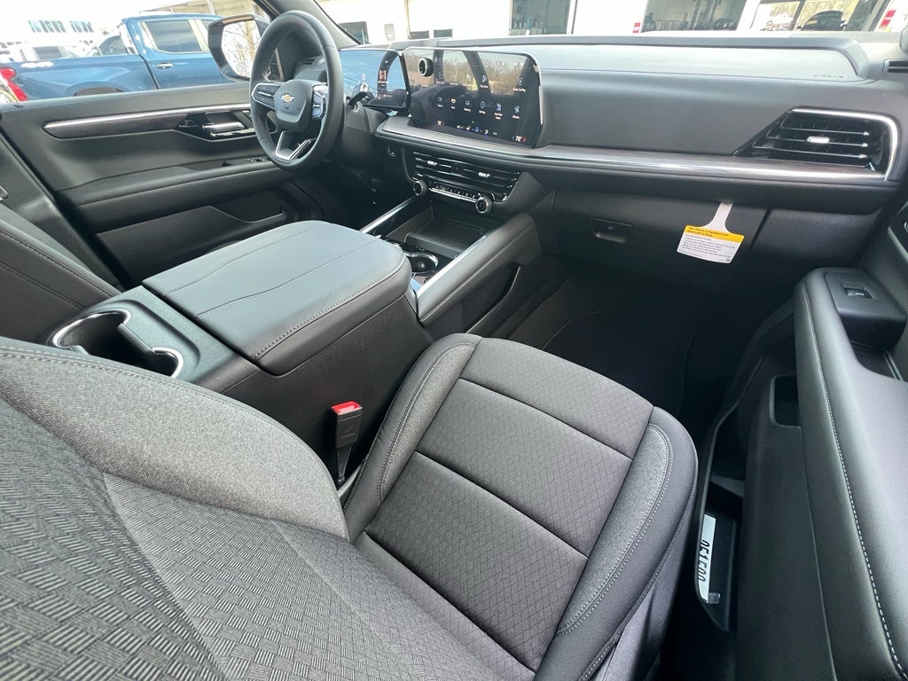 2025 Chevrolet Suburban LS