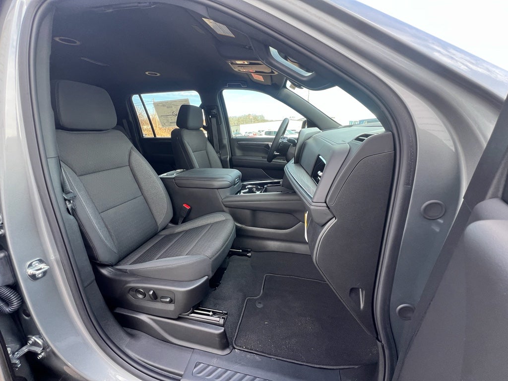 2025 Chevrolet Suburban LS