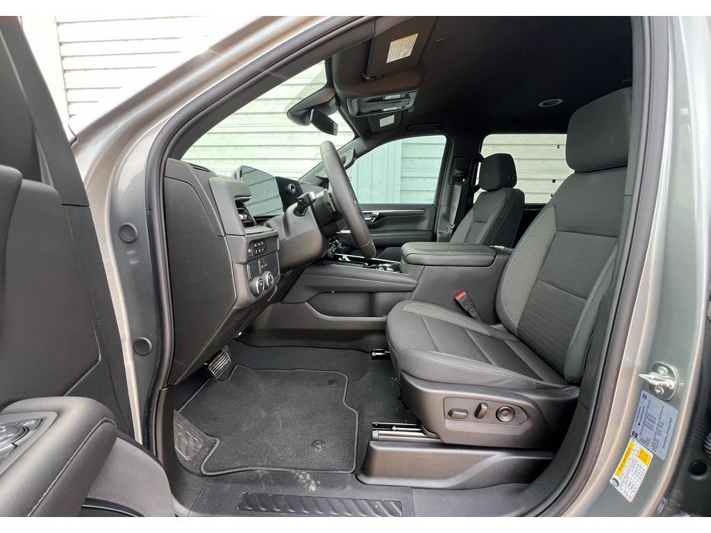 2025 Chevrolet Suburban LS