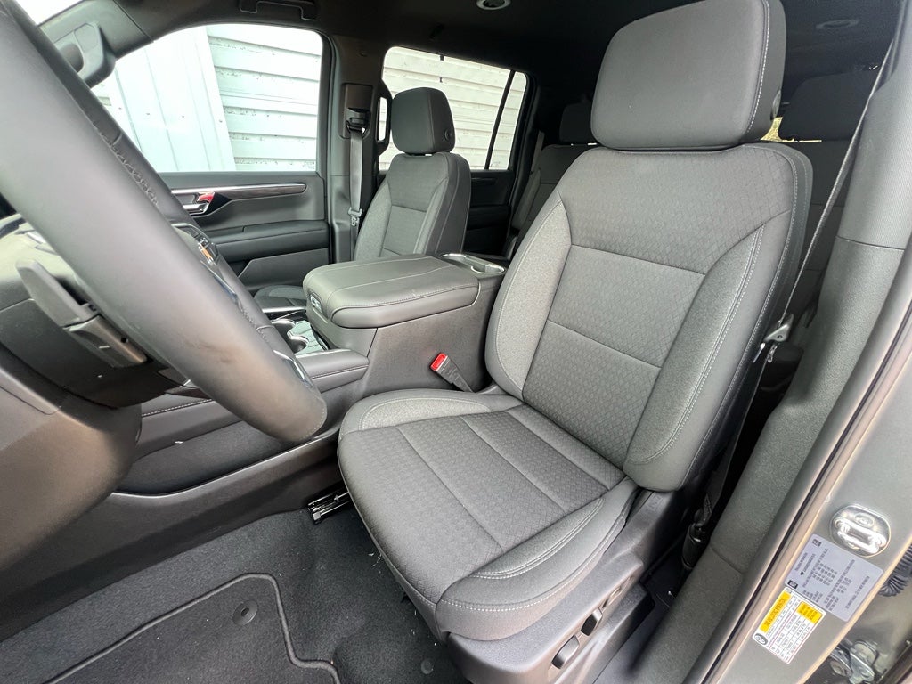 2025 Chevrolet Suburban LS