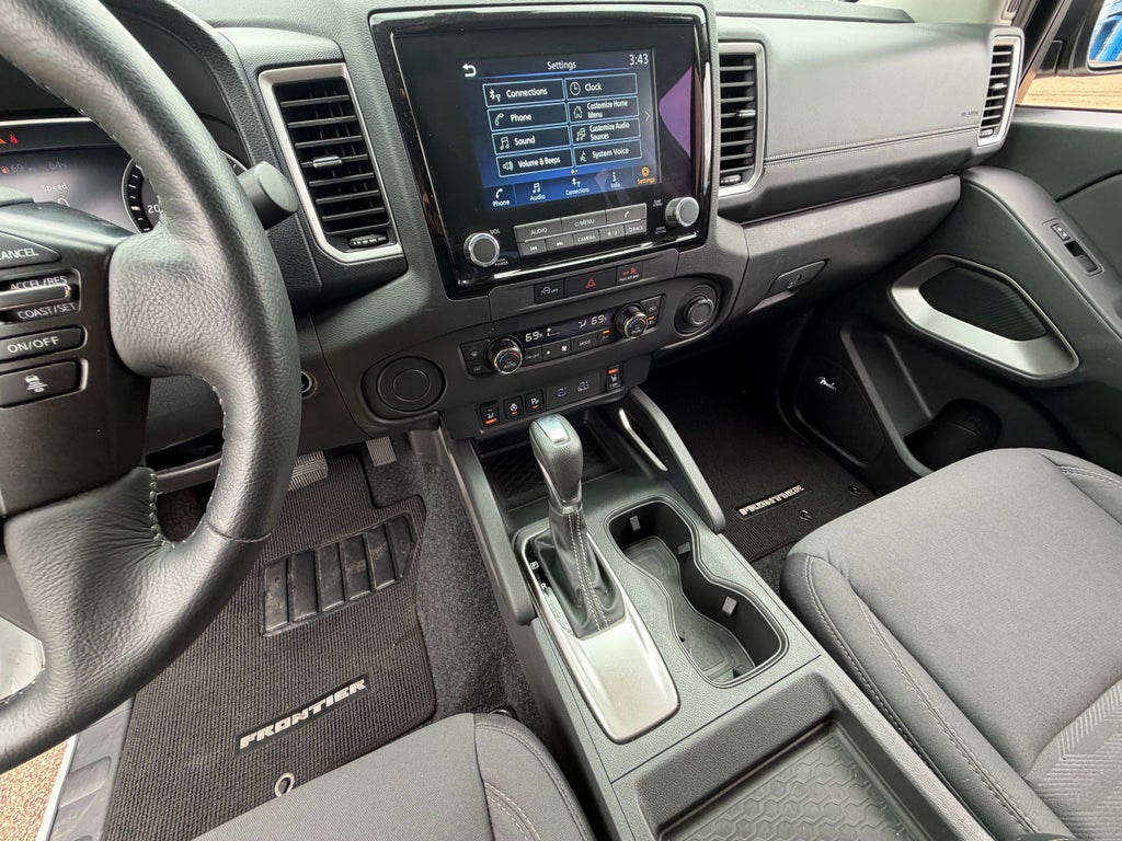 2024 Nissan Frontier SV
