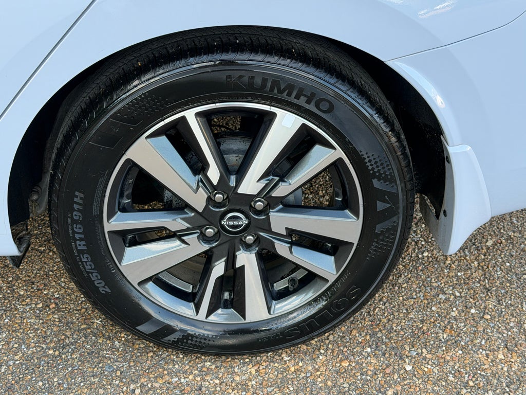 2024 Nissan Versa SV
