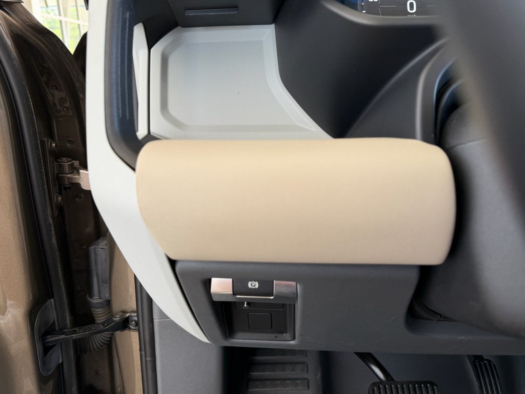 2024 Land Rover Defender X-Dynamic SE