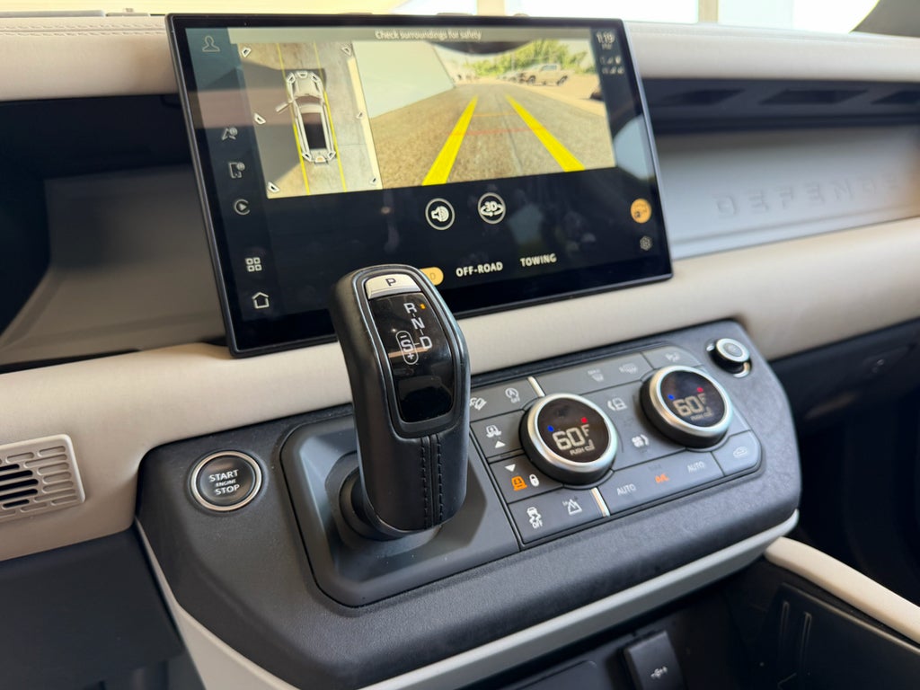 2024 Land Rover Defender X-Dynamic SE