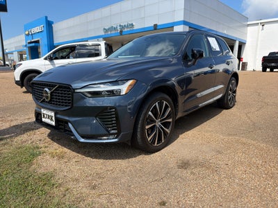 2024 Volvo XC60 Plus Dark Theme