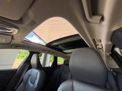 2024 Volvo XC60 Plus Dark Theme