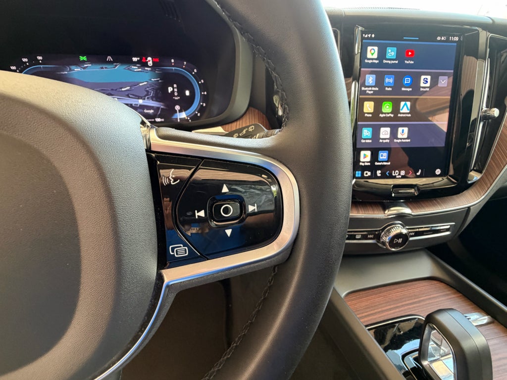 2024 Volvo XC60 Plus Dark Theme