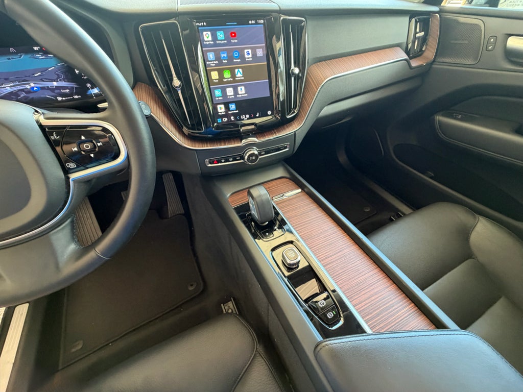 2024 Volvo XC60 Plus Dark Theme