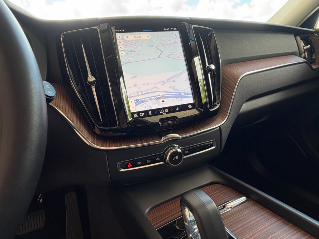 2024 Volvo XC60 Plus Dark Theme