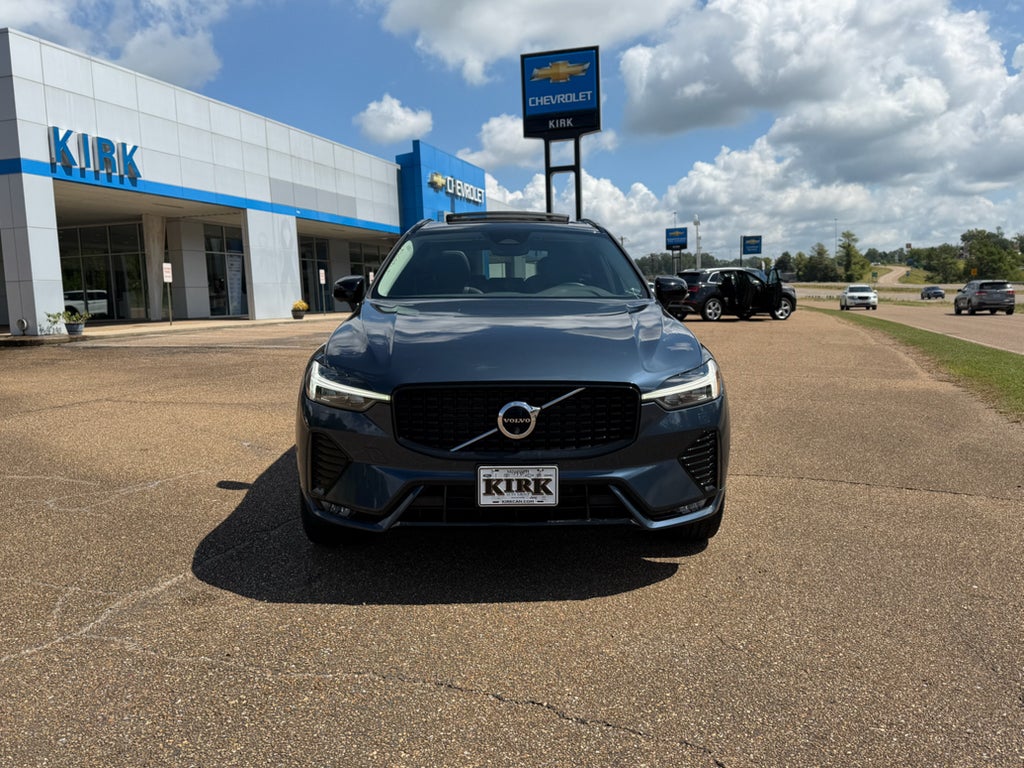 2024 Volvo XC60 Plus Dark Theme