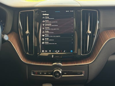 2024 Volvo XC60 Plus Dark Theme