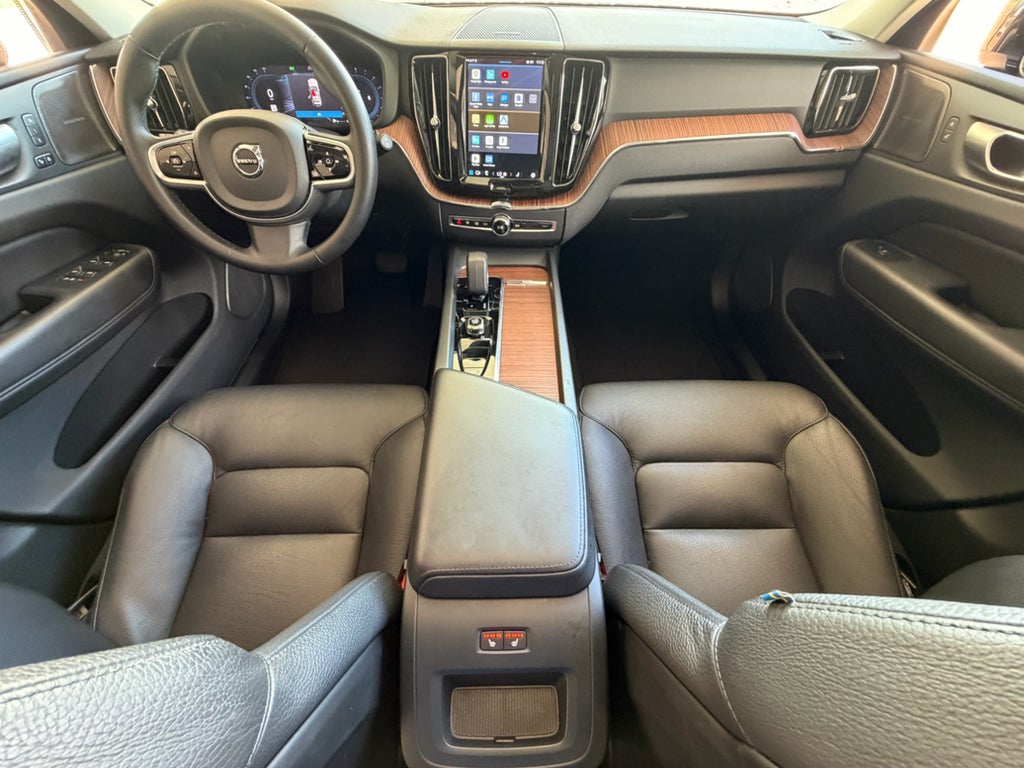 2024 Volvo XC60 Plus Dark Theme