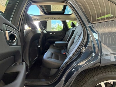 2024 Volvo XC60 Plus Dark Theme