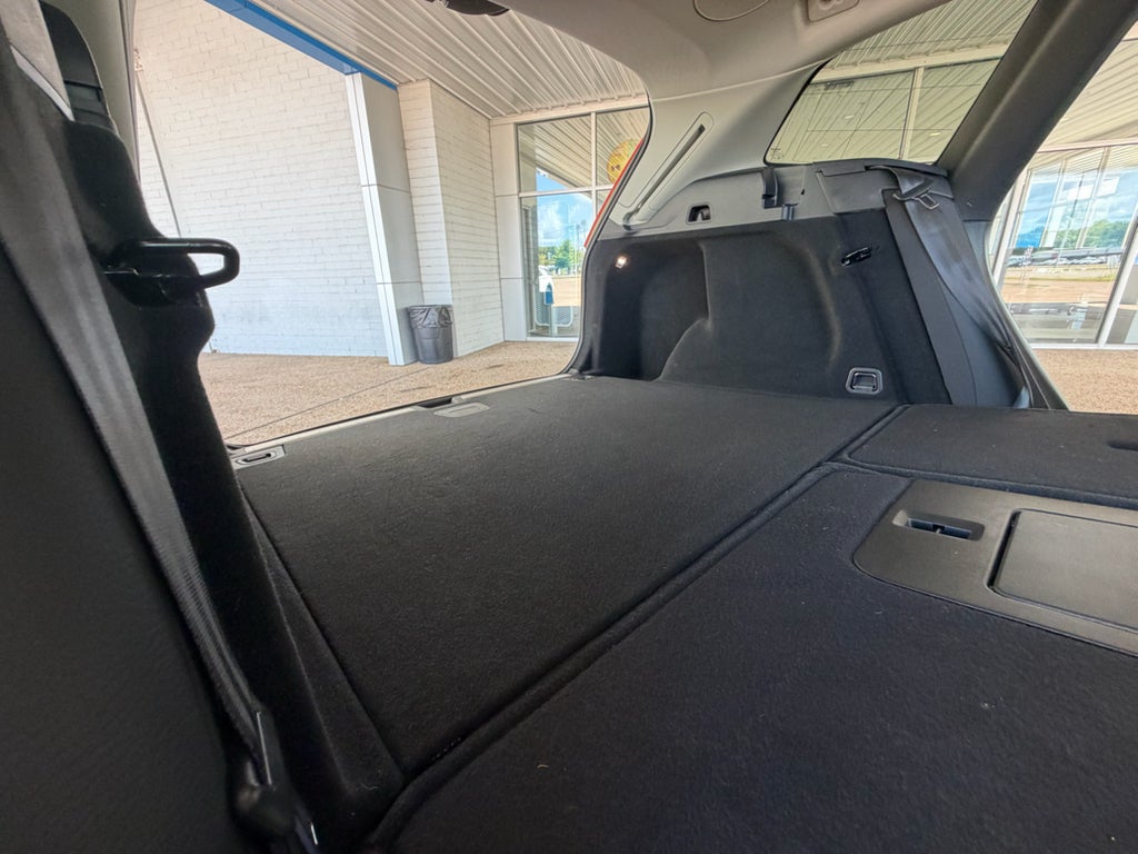 2024 Volvo XC60 Plus Dark Theme