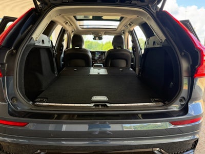 2024 Volvo XC60 Plus Dark Theme