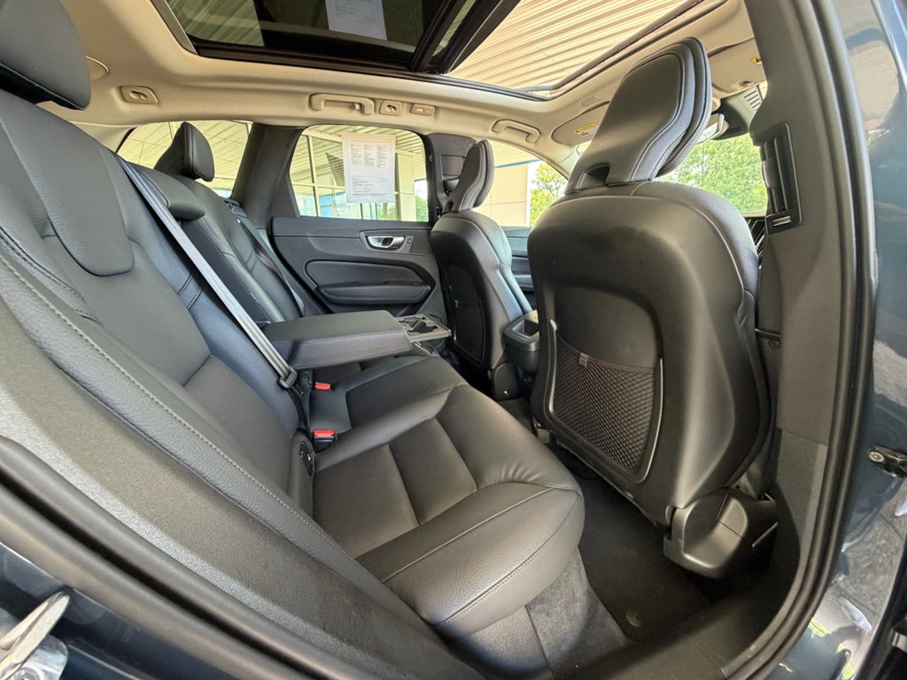 2024 Volvo XC60 Plus Dark Theme