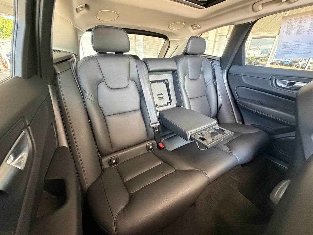2024 Volvo XC60 Plus Dark Theme