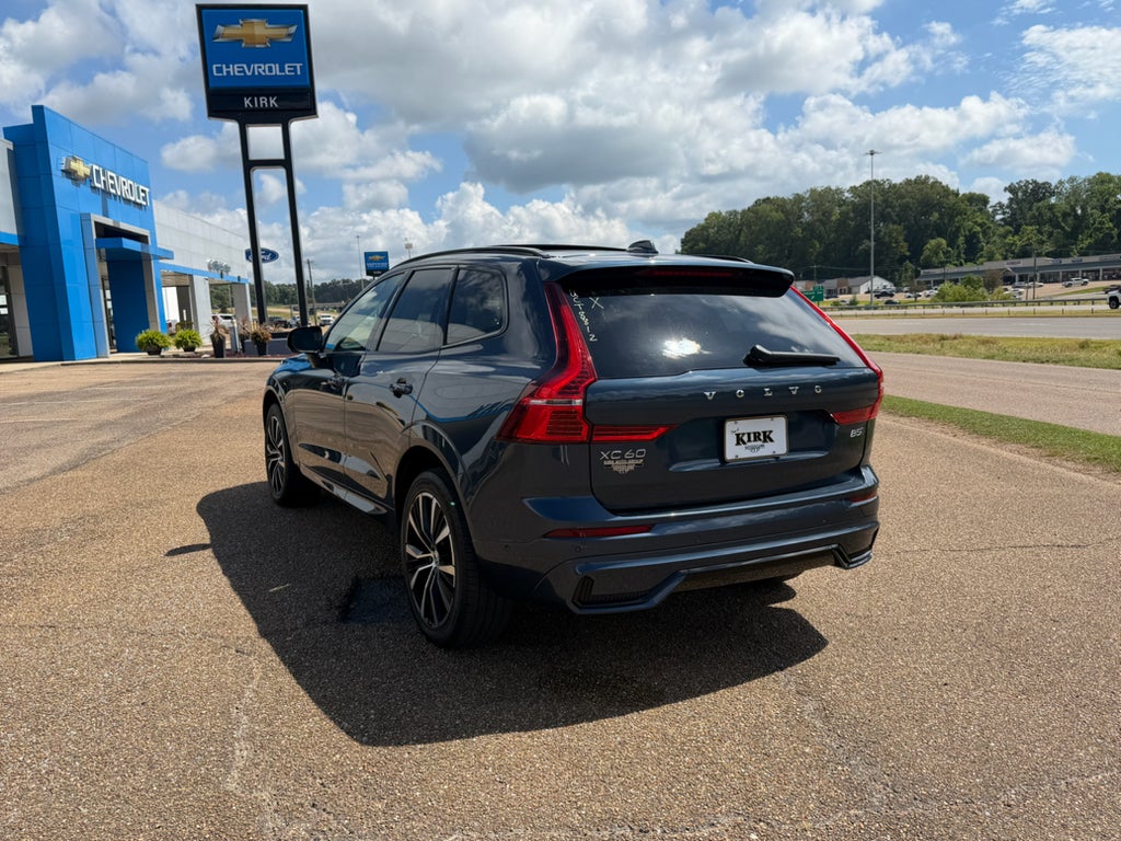 2024 Volvo XC60 Plus Dark Theme