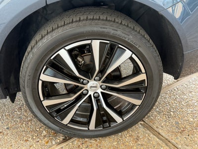 2024 Volvo XC60 Plus Dark Theme