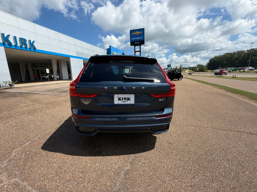 2024 Volvo XC60 Plus Dark Theme