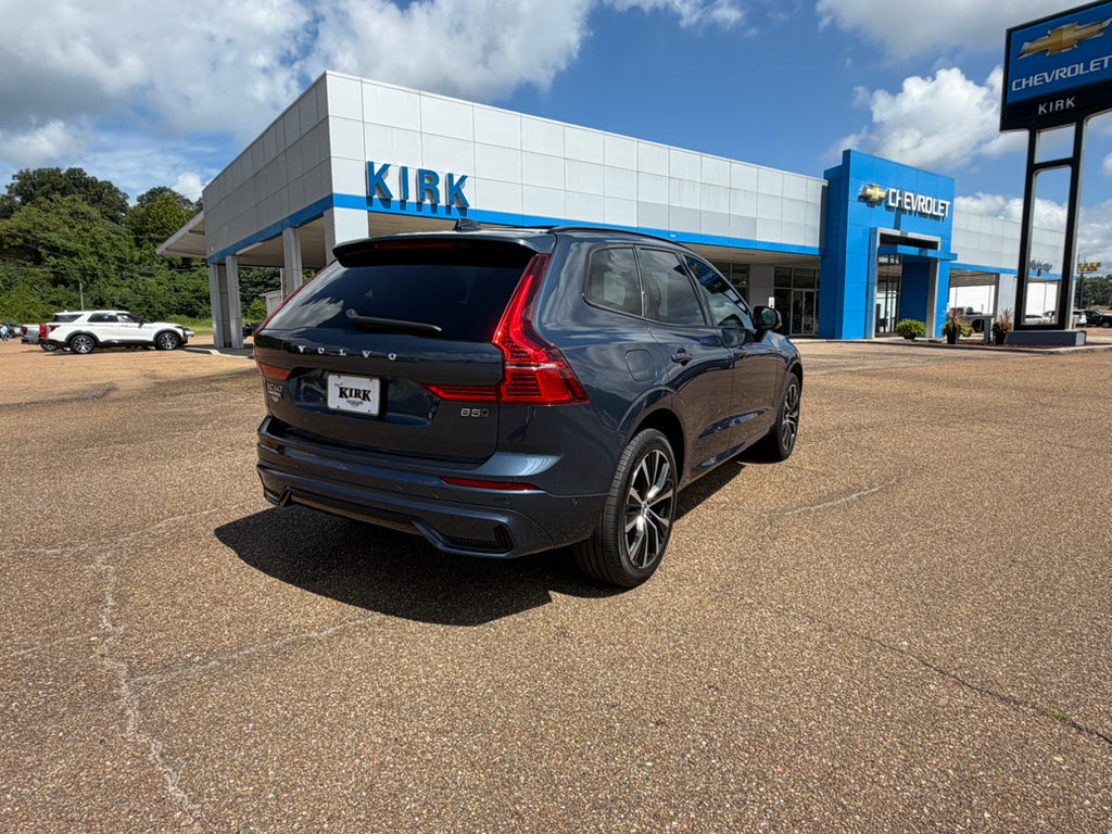 2024 Volvo XC60 Plus Dark Theme