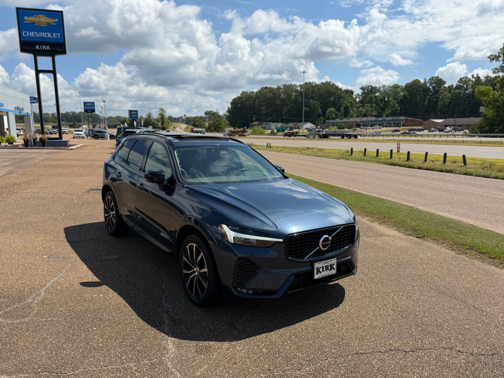 2024 Volvo XC60 Plus Dark Theme