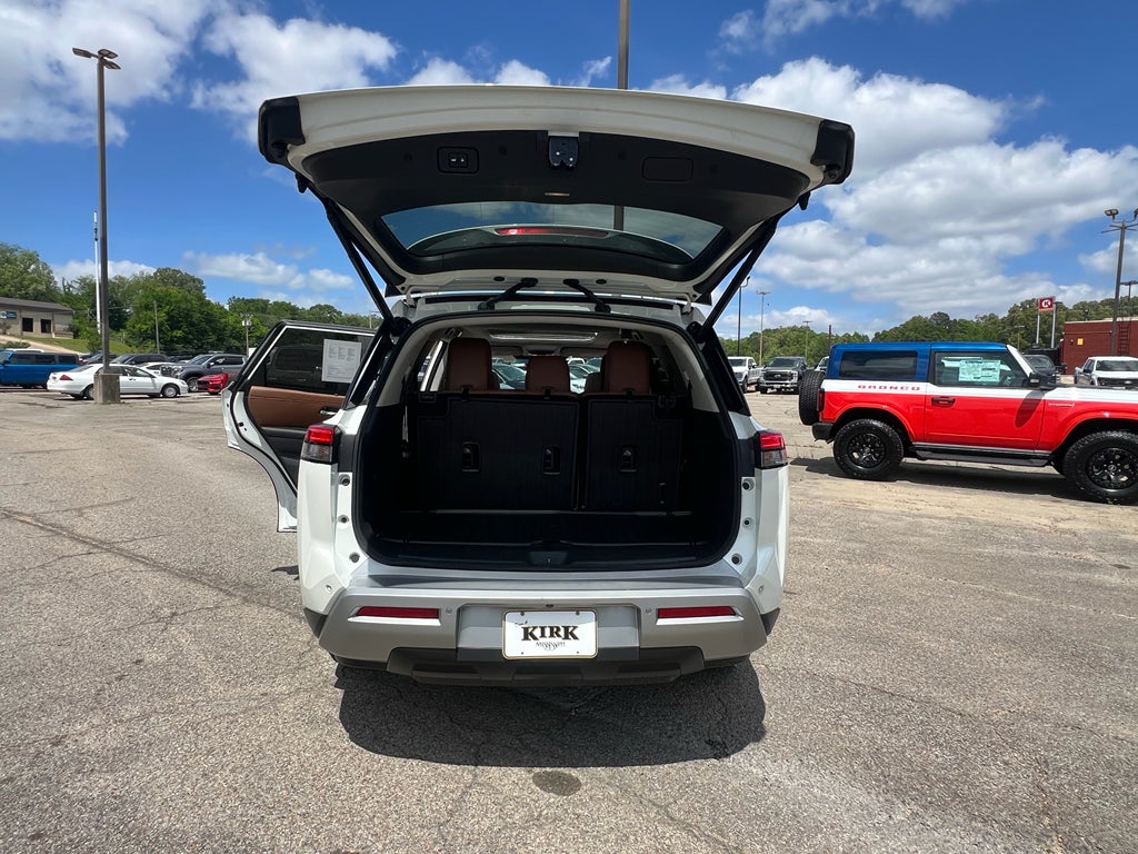 2023 Nissan Pathfinder Platinum